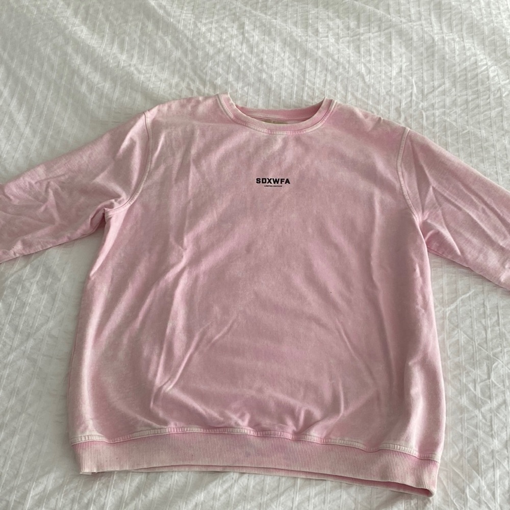 Sarah’s Day x Whitefox Boutique oversized sweater. Light pink acid wash effect.